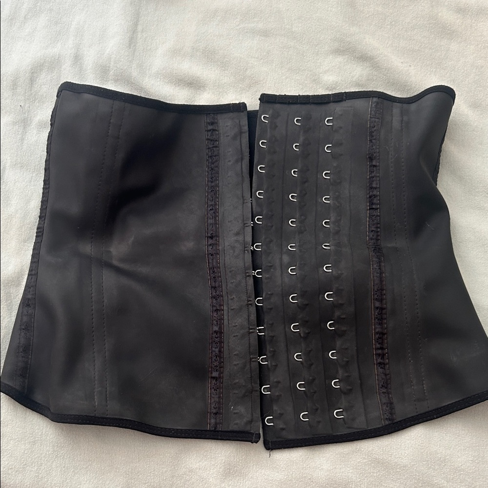 Squeeze Me Skinny Latex Waist Trainer